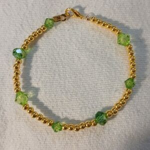 NWT Handcrafted Elegant 8" Gold and Peridot (August) Beaded Bracelet.